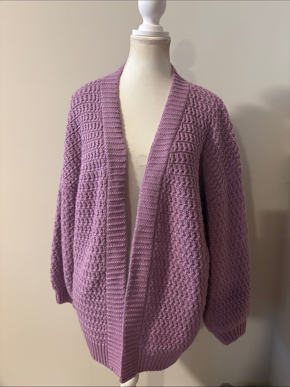 ZYIA Lavender Open-Weave Oversized Granny Open-Front Cardigan. Size M/L